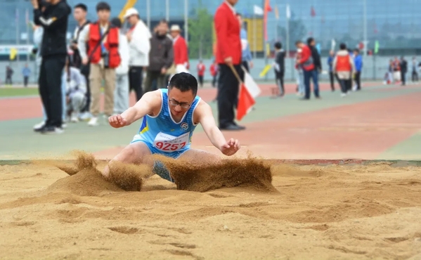 教工男子丙組三級跳遠 李敬皎