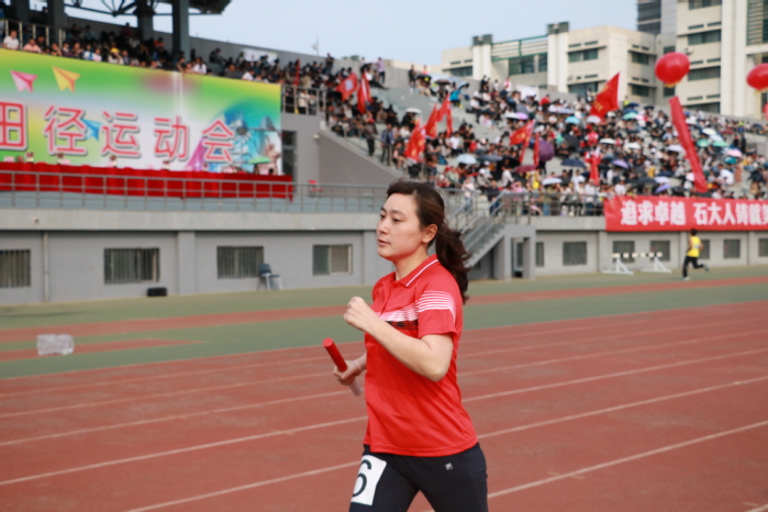 教工女子丙組4x400米比賽 塗湉妮攝