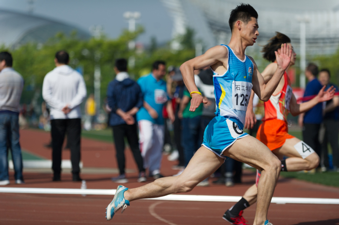 學生男子乙組200米比賽 李經緯攝